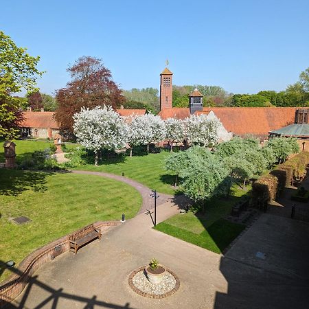 بيت شباب The Shrine Of Our Lady Of Walsingham ليتل والشنغهام المظهر الخارجي الصورة